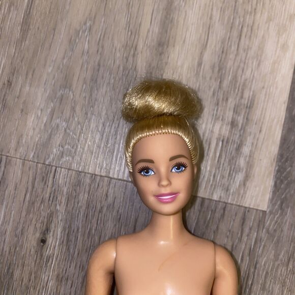 Barbie Curvy Fashionista Bun Chubby 2013 Head, 2015 Made In China 1186 MJ- 11” - Picture 2 of 9